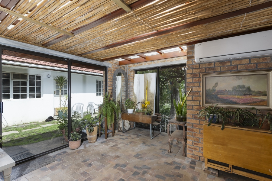 6 Bedroom Property for Sale in Morningside Western Cape